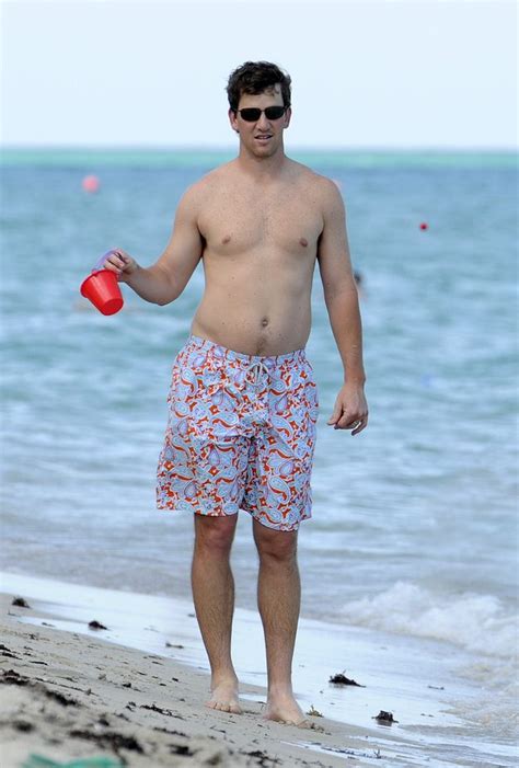 eli manning dad bod|20 Athletes Who Are Absolutely Crushing It Despite。